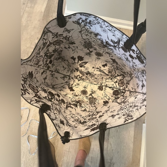 Brand New Reversible Vegan Tote With Insert! - Picture 3 of 8